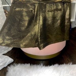 gold bcbg shorts